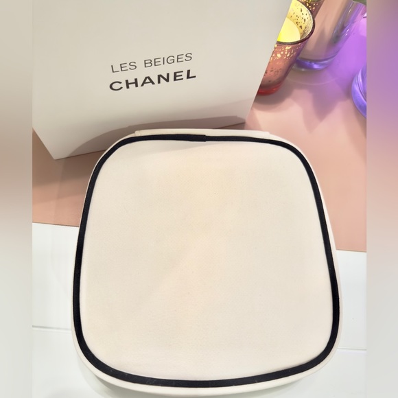 🎉HOST PICK 💖Chanel Le Beiges Cosmetic Bag - Picture 3 of 5